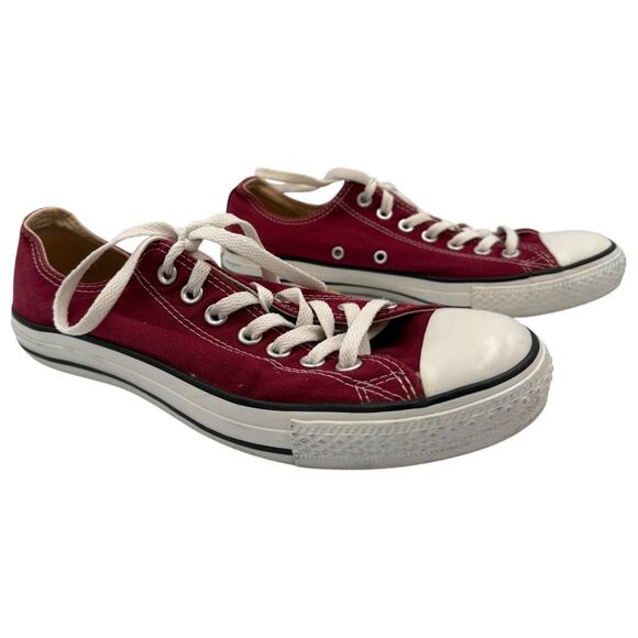 GOOD Converse Low Tops - Burgundy Size 9 - Picture 1 of 5
